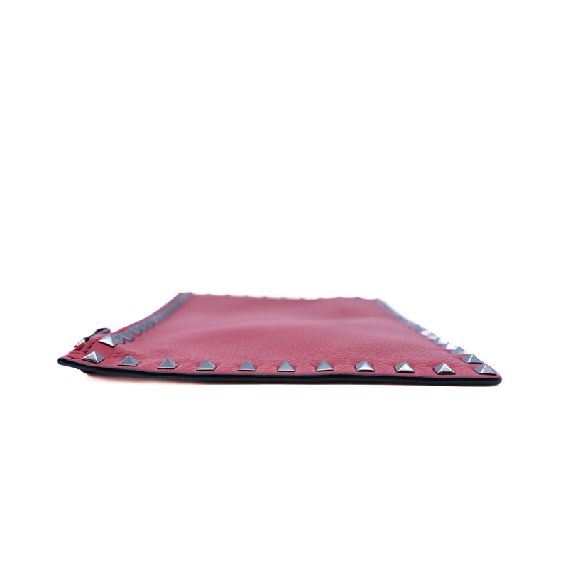 Black Rockstud Red Calfskin Zip-Up Clutch Bag