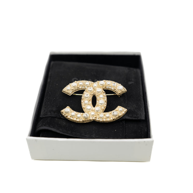 Medium CC Logo Brooch With Pearl/Crystal GHW