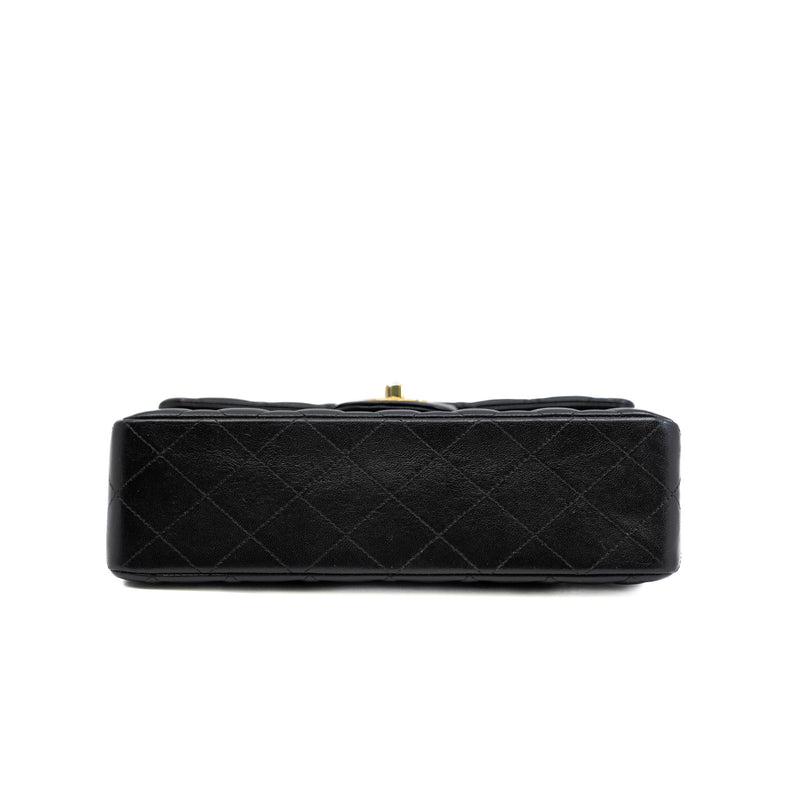 small classic flap in black lambskin GHW  seri 26