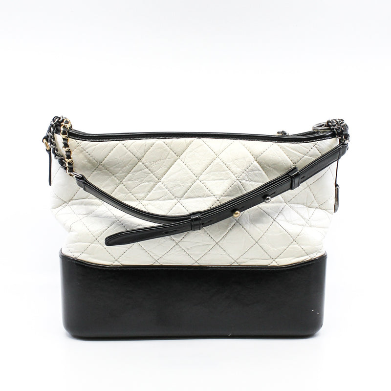 Medium Gabrielle Quilted Aged Calfskin In White/Black Hobo Handbag Seri 25 - L'UXE LINK