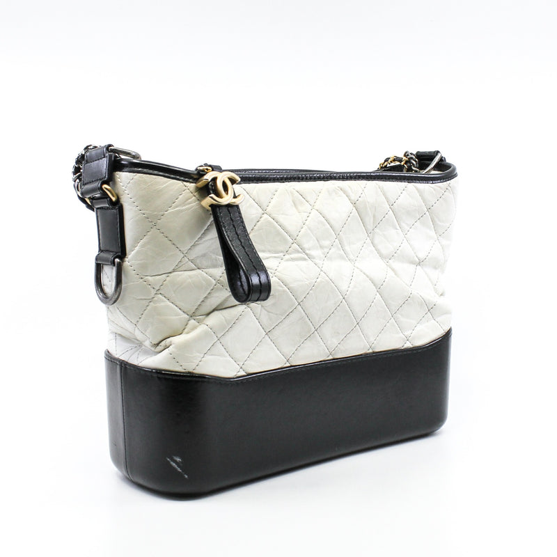 Medium Gabrielle Quilted Aged Calfskin In White/Black Hobo Handbag Seri 25 - L'UXE LINK