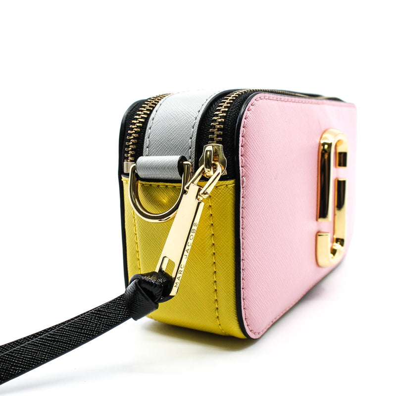 marc jacobs camera bag in pink