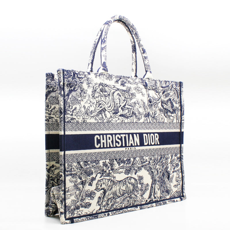 Dior Toile De Jouy Book Tote Large Blue Embroidery rrp5000 - L'UXE LINK