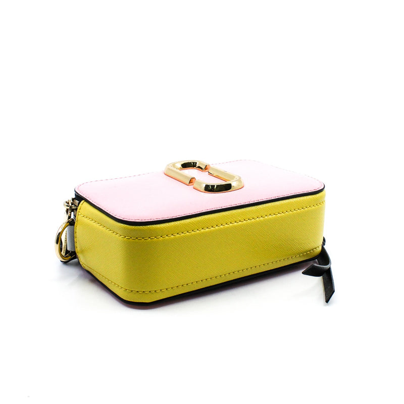 marc jacobs camera bag in pink