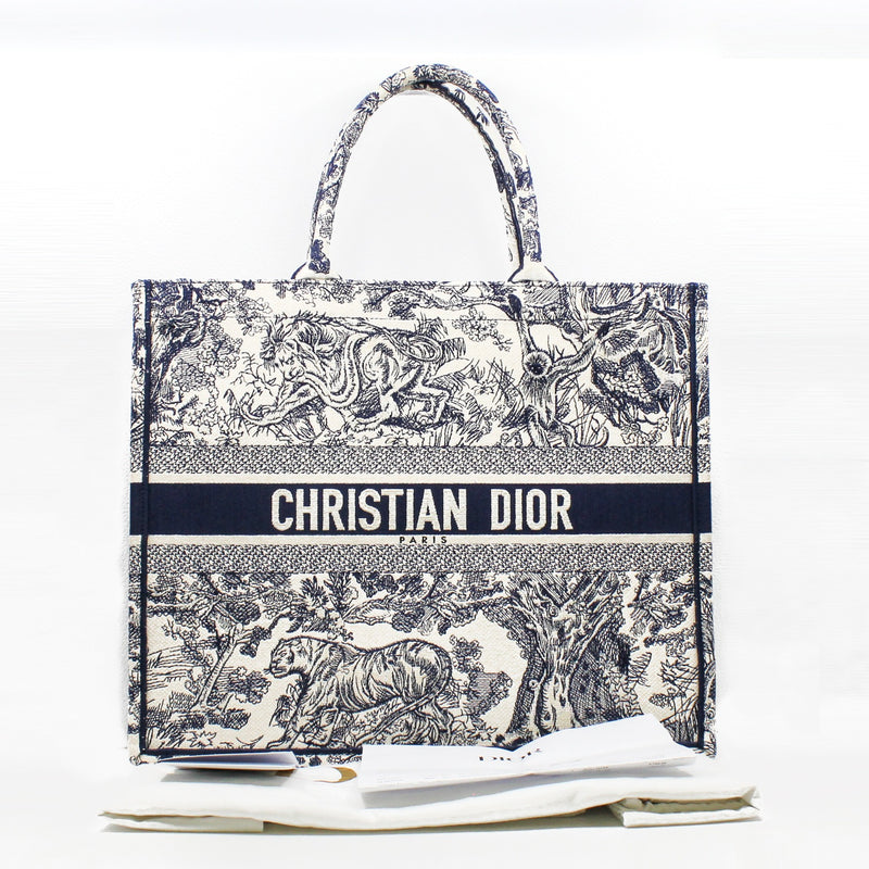 Dior Toile De Jouy Book Tote Large Blue Embroidery rrp5000 - L'UXE LINK